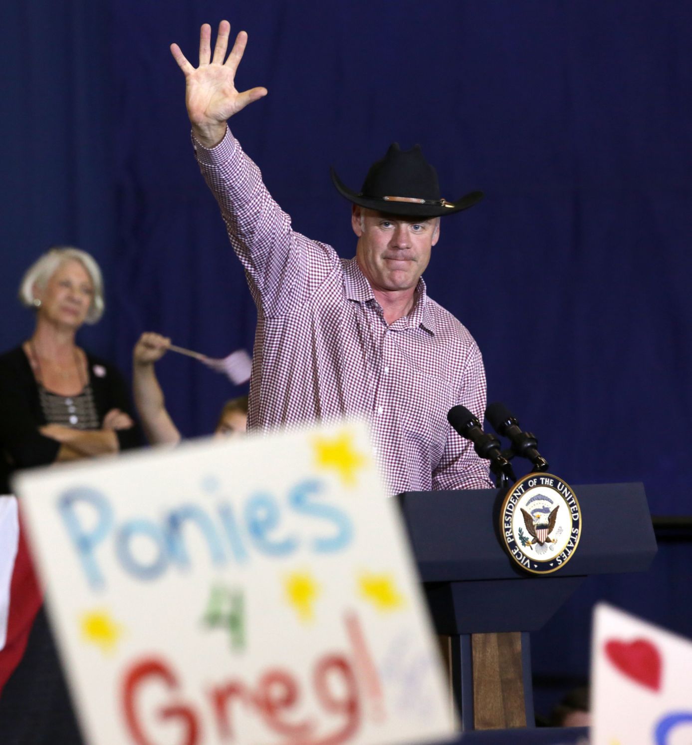 Ryan Zinke waves to a crowd